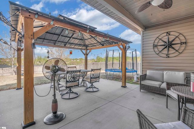 124 Dewfield Lane, Boiling Springs, SC 29316