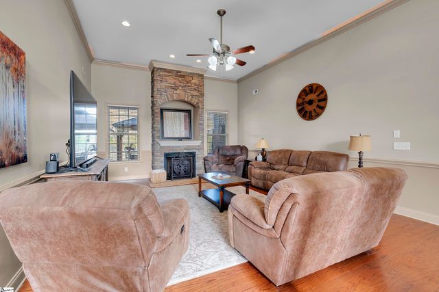 124 Dewfield Lane, Boiling Springs, SC 29316