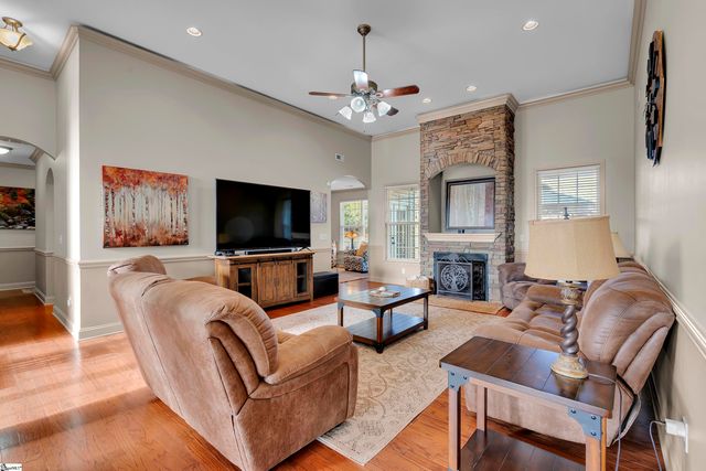 124 Dewfield Lane, Boiling Springs, SC 29316