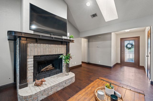 7500 Parker Drive E, Burleson, TX 76028