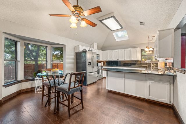 7500 Parker Drive E, Burleson, TX 76028