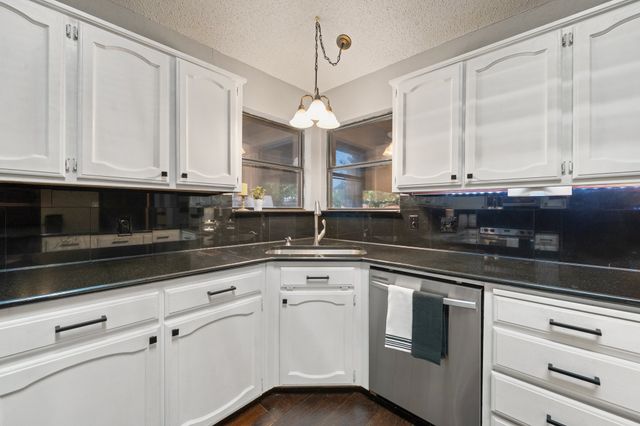 7500 Parker Drive E, Burleson, TX 76028