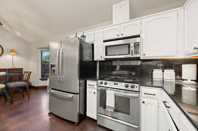 7500 Parker Drive E, Burleson, TX 76028