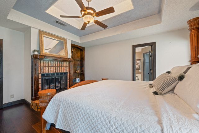 7500 Parker Drive E, Burleson, TX 76028