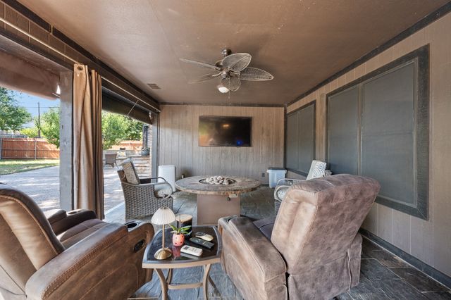 7500 Parker Drive E, Burleson, TX 76028