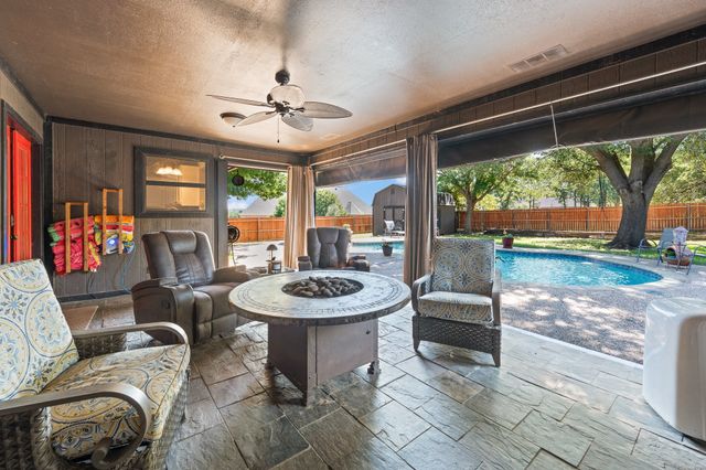 7500 Parker Drive E, Burleson, TX 76028