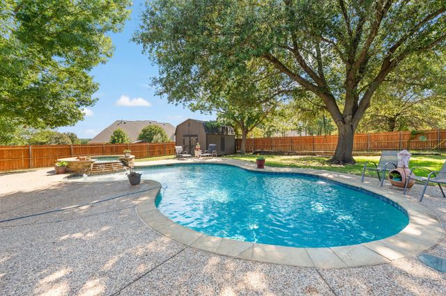 7500 Parker Drive E, Burleson, TX 76028