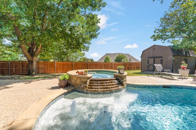 7500 Parker Drive E, Burleson, TX 76028