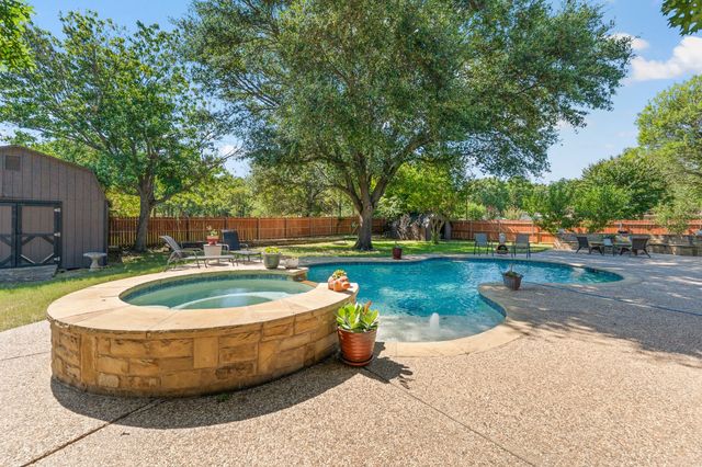 7500 Parker Drive E, Burleson, TX 76028