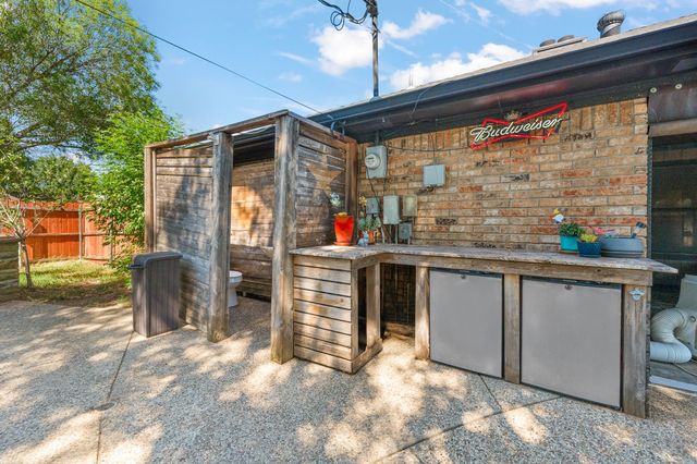 7500 Parker Drive E, Burleson, TX 76028