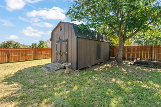 7500 Parker Drive E, Burleson, TX 76028