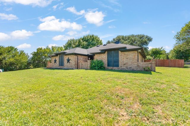 7500 Parker Drive E, Burleson, TX 76028