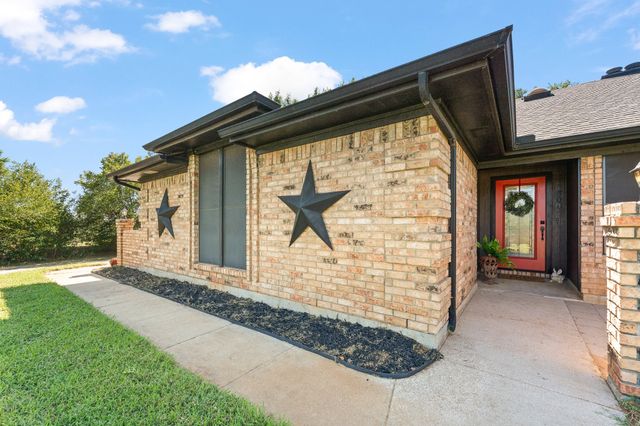 7500 Parker Drive E, Burleson, TX 76028