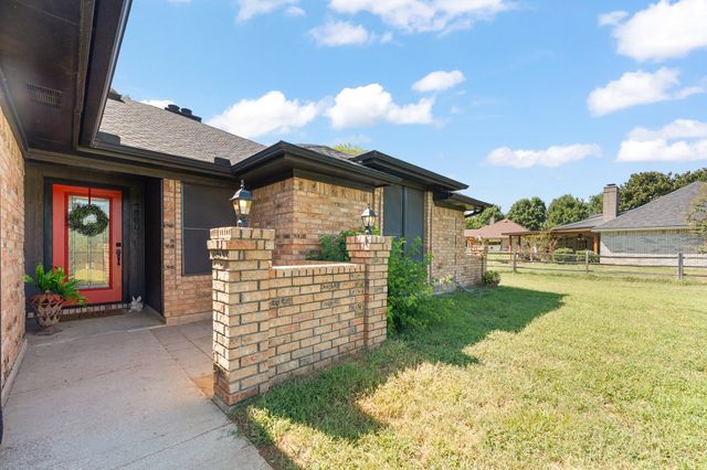 7500 Parker Drive E, Burleson, TX 76028