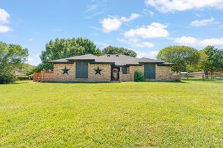 7500 Parker Drive E, Burleson, TX 76028