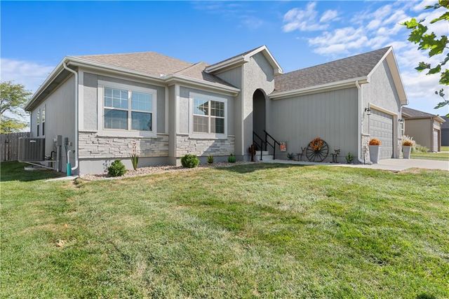 1406 SW 8th Terrace, Oak Grove, MO 64075