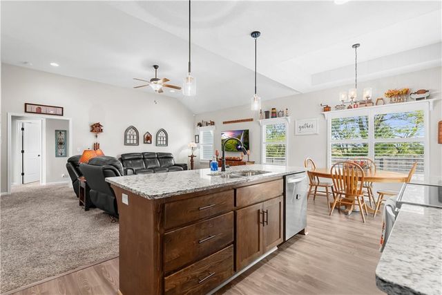 1406 SW 8th Terrace, Oak Grove, MO 64075