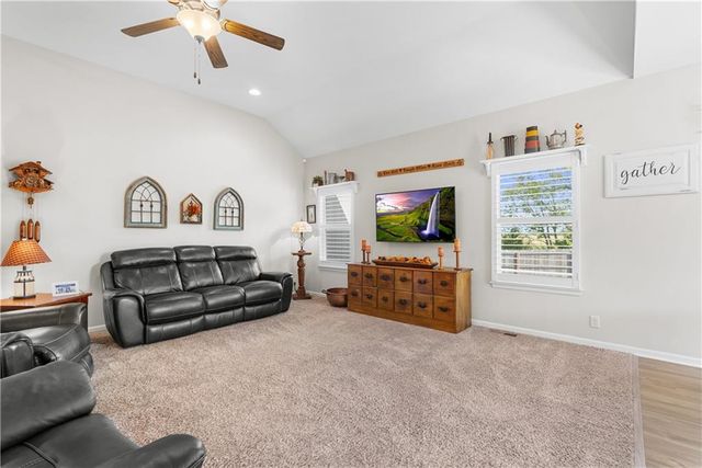 1406 SW 8th Terrace, Oak Grove, MO 64075