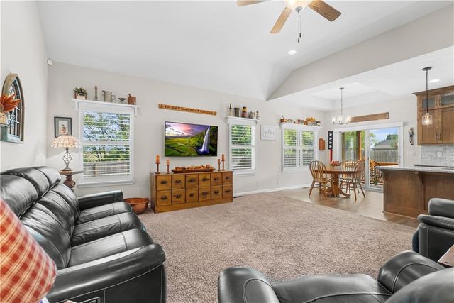 1406 SW 8th Terrace, Oak Grove, MO 64075