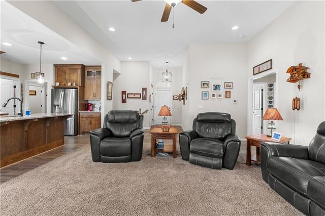 1406 SW 8th Terrace, Oak Grove, MO 64075