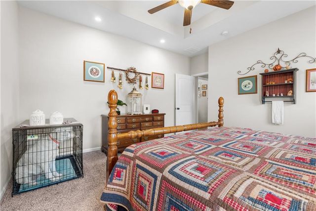 1406 SW 8th Terrace, Oak Grove, MO 64075