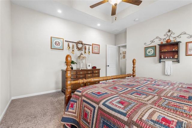 1406 SW 8th Terrace, Oak Grove, MO 64075