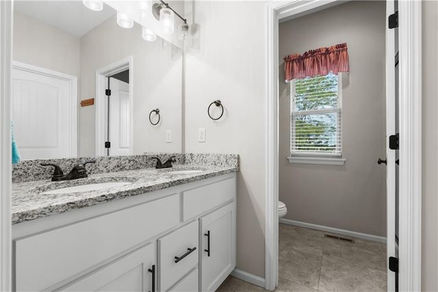 1406 SW 8th Terrace, Oak Grove, MO 64075