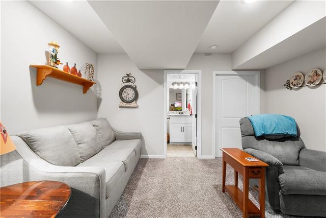 1406 SW 8th Terrace, Oak Grove, MO 64075