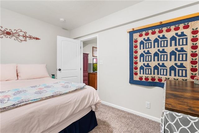 1406 SW 8th Terrace, Oak Grove, MO 64075