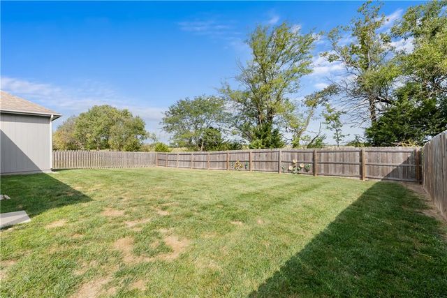 1406 SW 8th Terrace, Oak Grove, MO 64075
