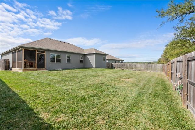 1406 SW 8th Terrace, Oak Grove, MO 64075