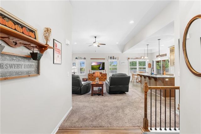 1406 SW 8th Terrace, Oak Grove, MO 64075