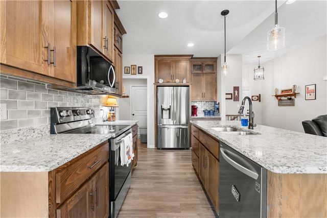 1406 SW 8th Terrace, Oak Grove, MO 64075