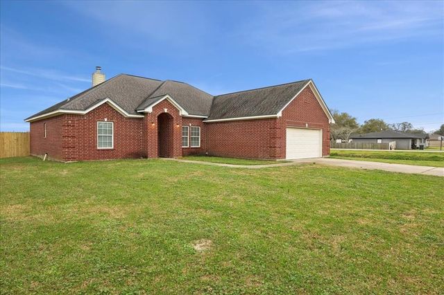 500 Larry Ward Drive, Bridge City, TX 77611