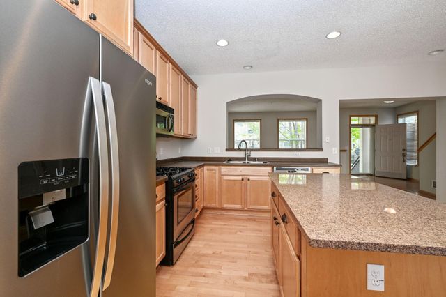 8280 Labont Way, Eden Prairie, MN 55344