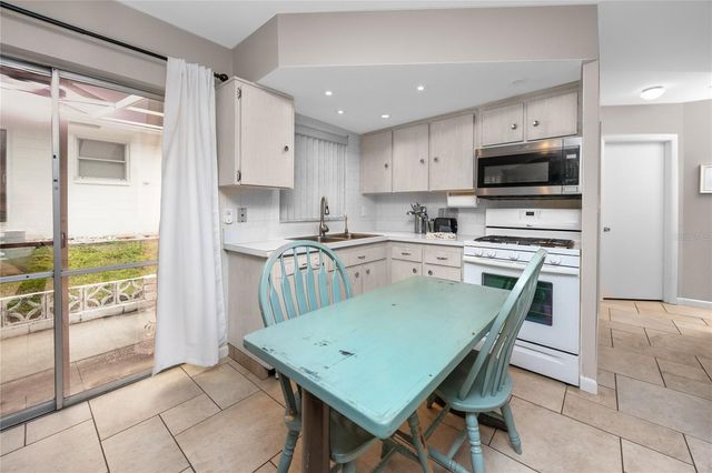 12400 PARK BOULEVARD 417, Seminole, FL 33772