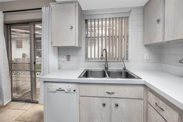 12400 PARK BOULEVARD 417, Seminole, FL 33772