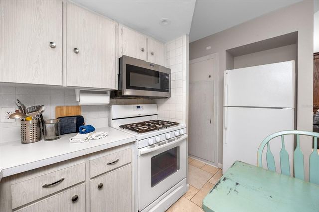 12400 PARK BOULEVARD 417, Seminole, FL 33772