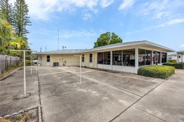 12400 PARK BOULEVARD 417, Seminole, FL 33772