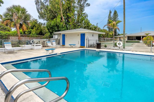 12400 PARK BOULEVARD 417, Seminole, FL 33772