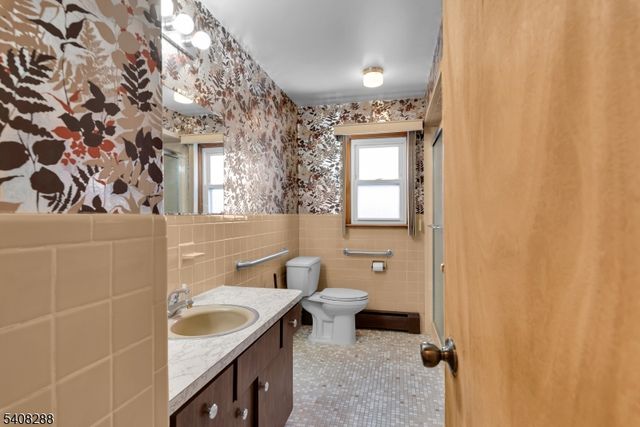 104 Belmont Ave, Garfield City, NJ 07026