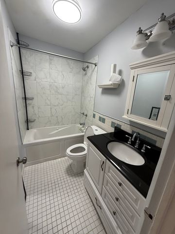6700 S Paxton Avenue G2, Chicago, IL 60649