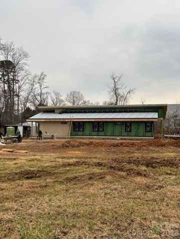 123 Welcome Street, Brevard, NC 28712