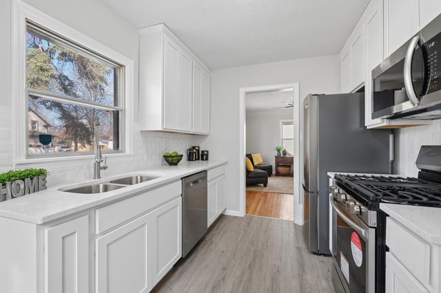 3650 Queen Avenue N, Minneapolis, MN 55412