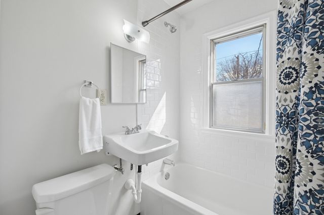 3650 Queen Avenue N, Minneapolis, MN 55412