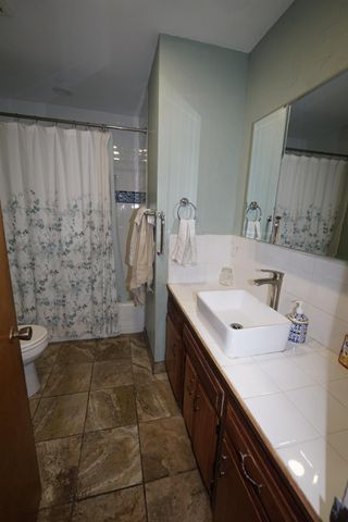 735 N Winery Avenue, Fresno, CA 93727