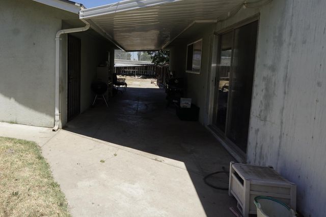 735 N Winery Avenue, Fresno, CA 93727