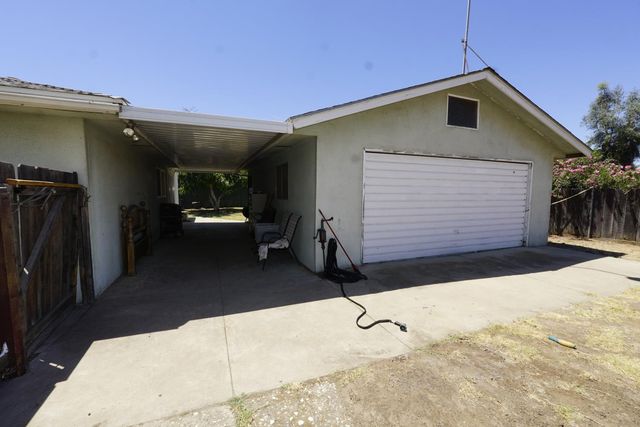 735 N Winery Avenue, Fresno, CA 93727