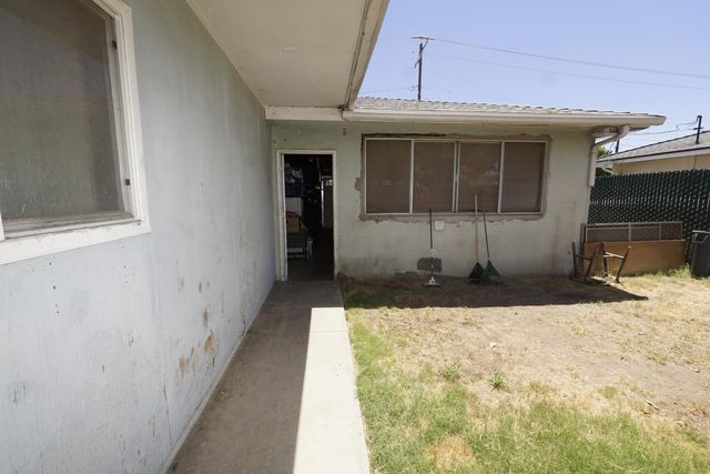 735 N Winery Avenue, Fresno, CA 93727