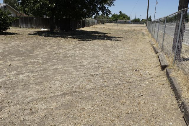 735 N Winery Avenue, Fresno, CA 93727